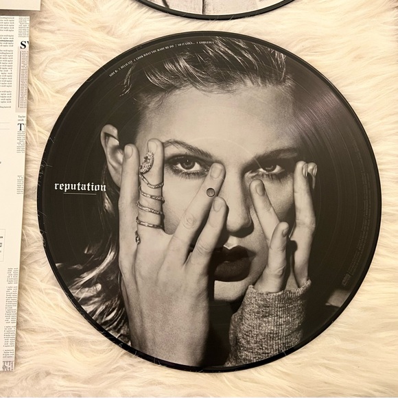 Taylor Swift Limited Edition Reputation Vinyl - Picture 12 of 13
